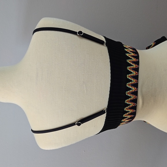 Bikini - Picture 2 of 3